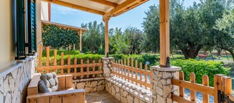 Ferienhaus 'Maisonette mit privatem Innenhof 1' mit Bergblick, WLAN und Klimaanlage