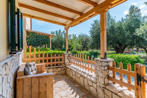 Country House 'Maisonette with Private Patio 2' with Mountain View, Wi-Fi and Air Conditioning