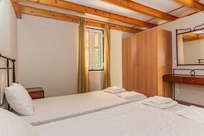 3 bedrooms, WiFi, bed sheets