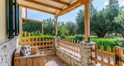 Country House 'Maisonette with Private Patio 3' with Mountain View, Wi-Fi and Air Conditioning