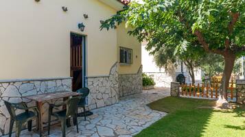 屋外ダイニングエリア