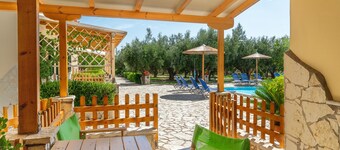 Country House 'Maisonette with Private Patio 4' with Mountain View, Wi-Fi and Air Conditioning