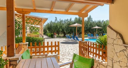 Country House 'Maisonette with Private Patio 4' with Mountain View, Wi-Fi and Air Conditioning