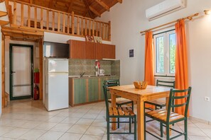 Fridge, oven, stovetop, coffee/tea maker
