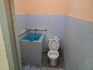 Economy Double Room | Bathroom
