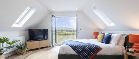 1 bedroom, iron/ironing board, WiFi (free), bed sheets