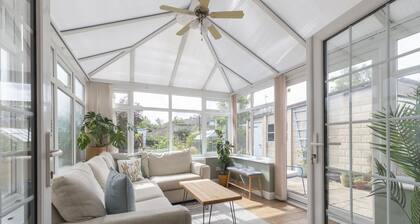 Charming 2-Bed Home in Stonehouse