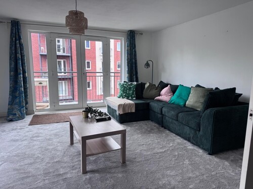3bedr apartment Exeter city center. 3 minutes walk from Exeter Central station.