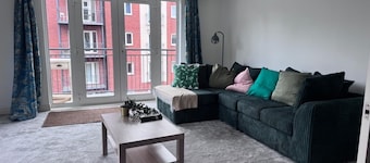 3bedr apartment Exeter city center. 3 minutes walk from Exeter Central station.