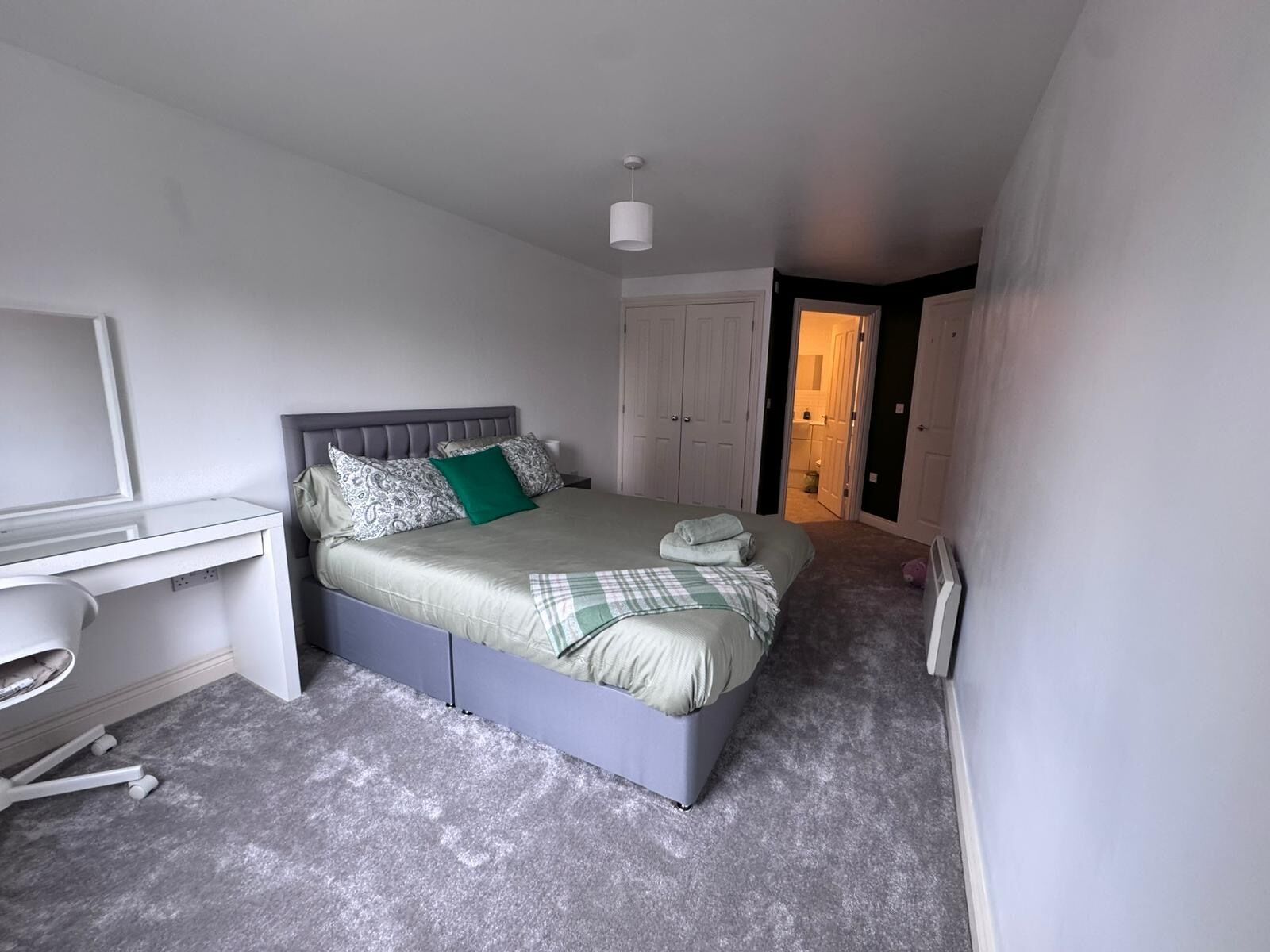 3 soverom, strykejern/-brett, wi-fi og sengetøy