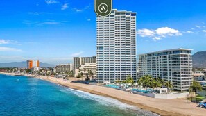 Beach - Brand New Oceanview Studio - Pools - Beach - Gym (Puerto Vallarta)
