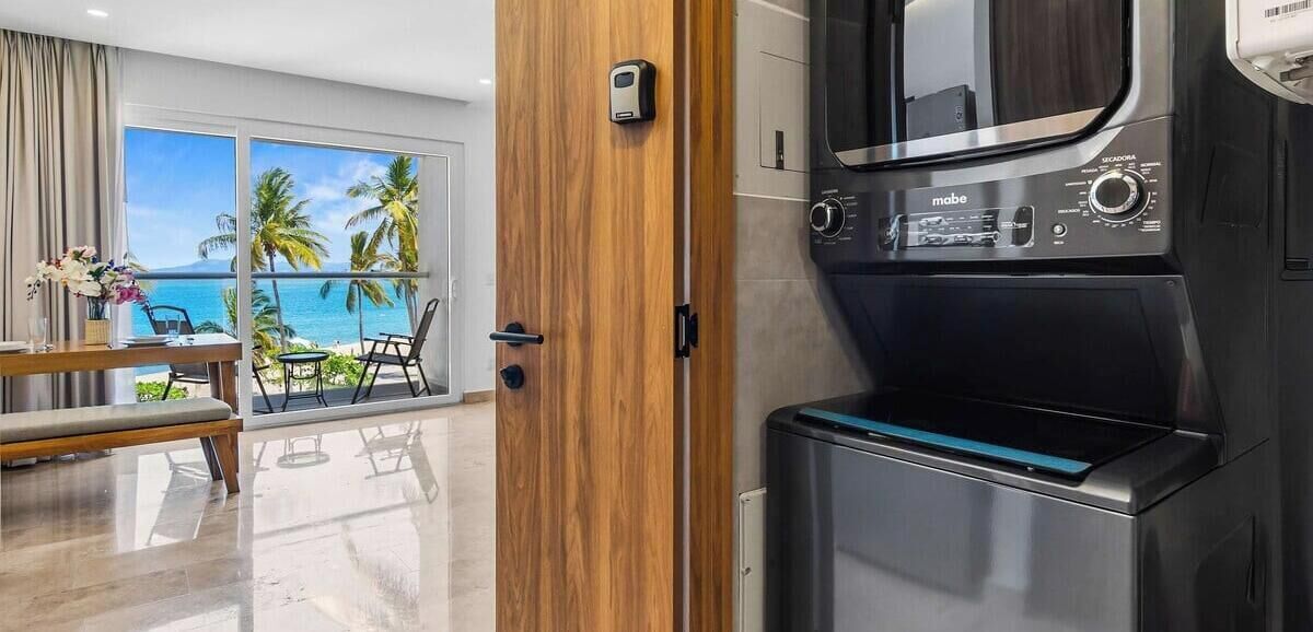Suite estudio, 1 cama Queen size, acceso a la alberca, vista al océano (Harbor 171 Torre Norte 211) | Lavandería
