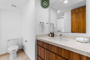Studiosuite, 1 Queen-Bett, Poolzugang, Meerblick (Harbor 171 Torre Norte 211) | Badezimmer