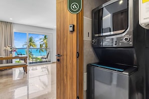 Studio, 1 Queen Bed, Kitchen, Ocean View (Harbor 171 Torre Norte 211) | Interior