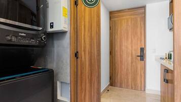 Suite estudio, 1 cama Queen size, acceso a la alberca, vista al océano (Harbor 171 Torre Norte 211) | Interior