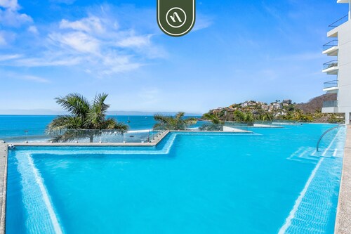 Oceanfront 2 BR Condo With Beachclub