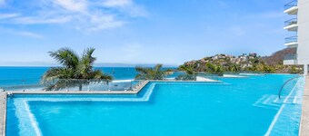 Oceanfront 2 BR Condo With Beachclub