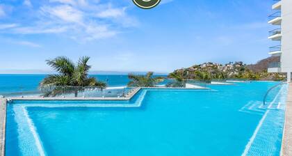 Oceanfront 2 BR Condo With Beachclub