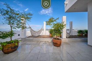 Departamento, varias camas, cocina (Grand Trianon 305) | Terraza o patio