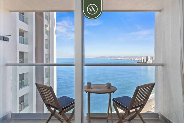 Studio, 1 King Bed with Sofa bed, Kitchen, Ocean View (Harbor 171 Torre Norte TNU11) | Interior