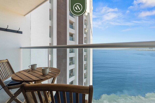 Estúdio, 1 cama King e sofá-cama, cozinha, vista para o oceano (Harbor 171 Torre Norte TNU11) | Opções para refeição ao ar livre