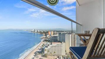 Suite estudio, 1 cama King size y sofá cama, balcón, vista al océano (Harbor 171 Torre Norte TNU11) | Vista desde la habitación