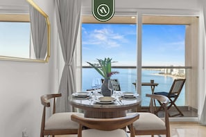 Studio, 1 King Bed with Sofa bed, Kitchen, Ocean View (Harbor 171 Torre Norte TNU11) | Dining