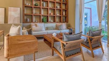 Suite estudio, 1 cama King size y sofá cama, balcón, vista al océano (Harbor 171 Torre Norte TNU11) | Área de sala de estar