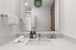 Studio, Multiple Beds, Balcony, Ocean View (Harbor 171 Torre Norte TNU11) | Bathroom | Towels