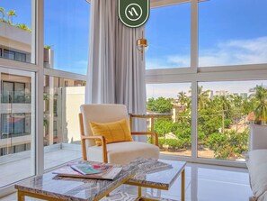 Apartment, 1 Double Bed, Kitchen, Ocean View (Grand Trianon 401) | Interior