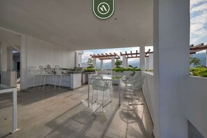 Apartment, 1 Double Bed, Kitchen, Ocean View (Grand Trianon 401) | Outdoor dining