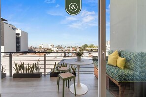 Apartment, Multiple Beds, Kitchen, Ocean View (Vrede 301) | Interior