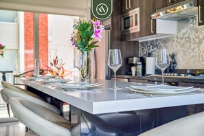 Apartment, Multiple Beds, Kitchen, Beach View (Pacifica Sol 302) | Private kitchen