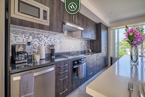 Apartment, Multiple Beds, Kitchen, Beach View (Pacifica Sol 302) | Private kitchen