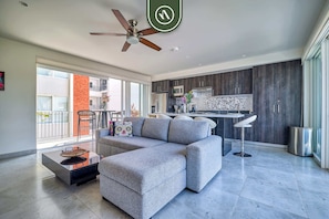 Apartment, Multiple Beds, Kitchen, Beach View (Pacifica Sol 302) | Living area