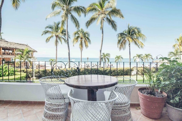 Apartment, Multiple Beds, Kitchen, Ocean View (111-VistadelSol) | Outdoor dining