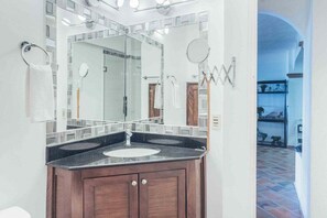 Apartment, Multiple Beds, Pool Access, Ocean View (111-VistadelSol) | Bathroom | Towels