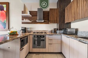Apartment, 1 King Bed with Sofa bed, Kitchen, Ocean View (Zenith 501 Casa Artista) | Private kitchen