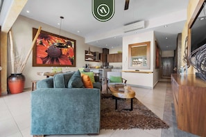 Apartment, 1 King Bed with Sofa bed, Kitchen, Ocean View (Zenith 501 Casa Artista) | Living area