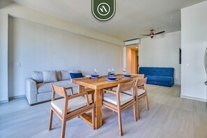 公寓, 1 張特大雙人床和 1 張沙發床, 按摩浴缸, 海景 (Maralma Indigo 306) | 1 間臥室、獨特裝潢、布置獨特、床單