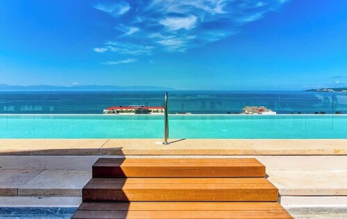 New 1 BR Condo With Amazing Rooftop Pool - Jacuzzi