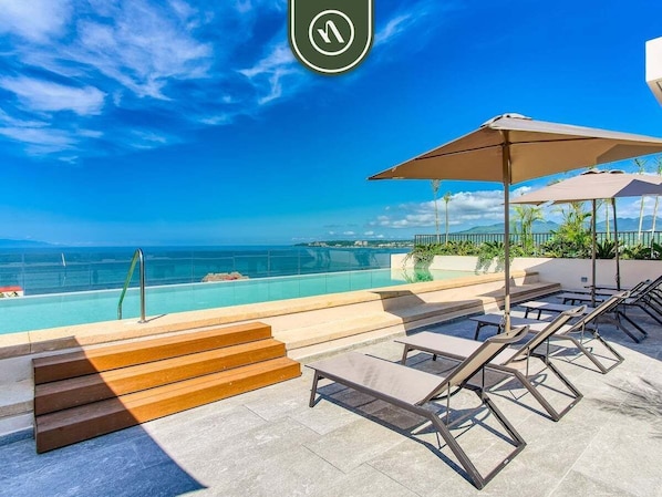 حمّام سباحة خارجي