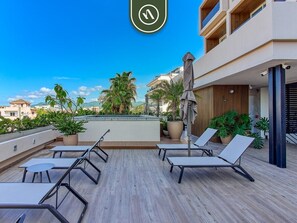 Departamento, 1 cama King size y sofá cama, hidromasaje, vista al océano (Maralma Indigo 306) | Terraza o patio