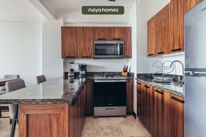 Apartment, 1 King Bed, Kitchen, Ocean View (502-Plaza Mar) | Private kitchen