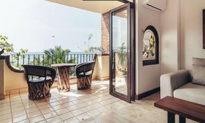 Apartment, 1 King Bed, Kitchen, Ocean View (502-Plaza Mar) | Interior