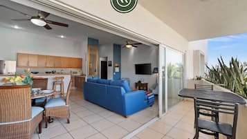 Departamento, varias camas, cocina, vista al océano (La Joya PV 510) | Restaurante al aire libre