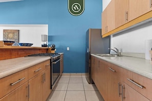 Condo, varias camas, Terraza, vista al océano (La Joya PV 510) | Cocina privada | Cafetera y tetera