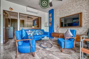 Kondominium, 1 Tempat Tidur King, hot tub, pemandangan samudra (Residences by Pinnacle 207) | Area keluarga | Stasiun docking MP3