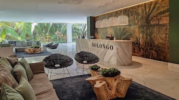 Condo, varias camas, acceso a la alberca, vista a la playa (Bolongo F2-003) | Lobby