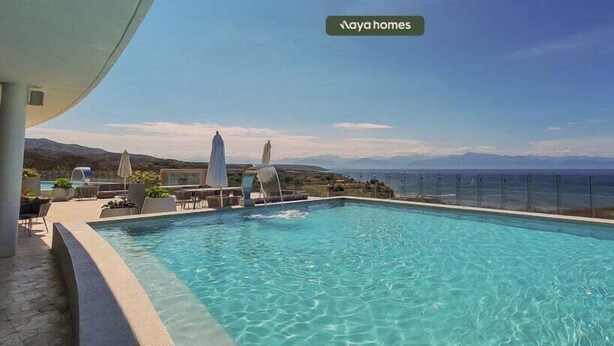 A swimming pool with a view of the sea and mountains. - Amazing Condo - Beach Access - Spa - Pool (Punta de Mita)